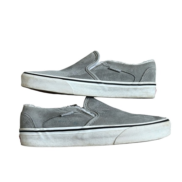 Vans Women’s size 8 Gray Suede Slip on w/sherpa like lining - Picture 5 of 8